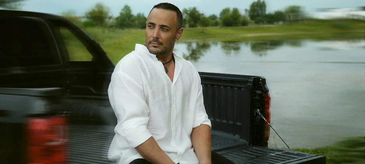 Naser Zeynali – Daram Adat Mikonam
