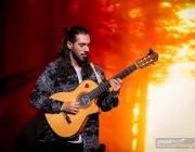 کنسرت رضا بهرام نهم آبان ماه 1402 - تصویر 17