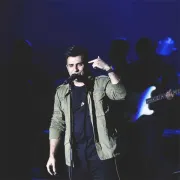 کنسرت علیرضا طلیسچی خواننده پاپ شب گذشته ۱۴ شهریور طی دو سانس در برج میلاد برگزار شد