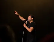 کنسرت رضا بهرام نهم آبان ماه 1402 - تصویر 9