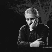 خالق ترانه‌های “زمستان” و “فرنگیس”: فرهاد می‌خواست از خیابان رد شود که مأموران او را به‌عنوان “معتاد” گرفتند!